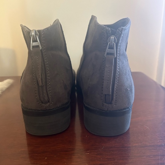 Universal Thread Booties - Picture 3 of 5